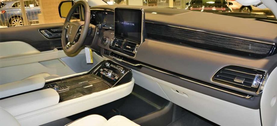 Lincoln Navigator interior